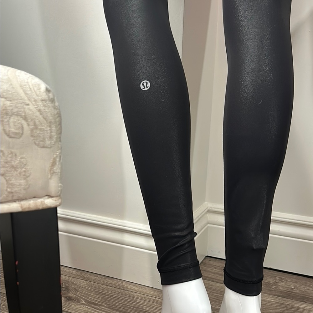 lululemon athletica Classic shiny Black Leggings WunderTrain HR tight 28”